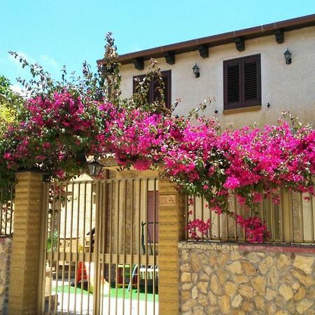 Вілла Casa Vacanze Mediterraneo Тре-Фонтане Екстер'єр фото