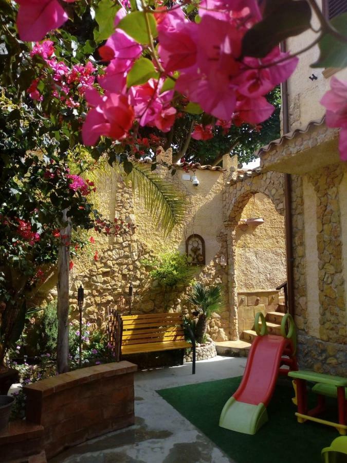 Вілла Casa Vacanze Mediterraneo Тре-Фонтане Екстер'єр фото